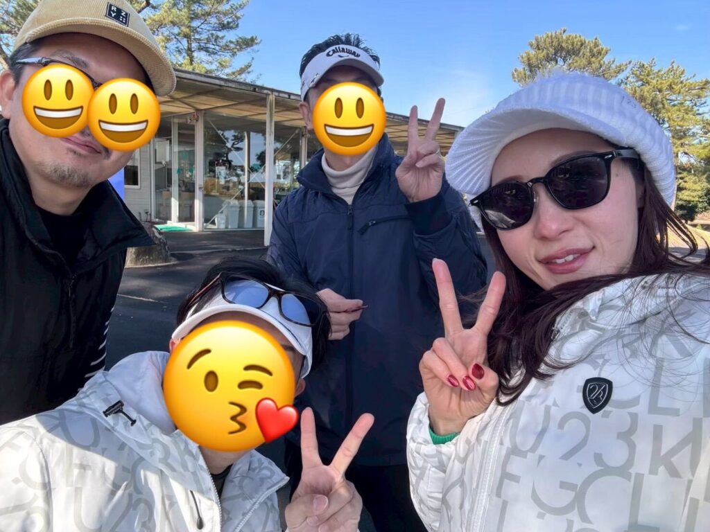 博多小町のゴルフコンパニオンとお客様の集合写真